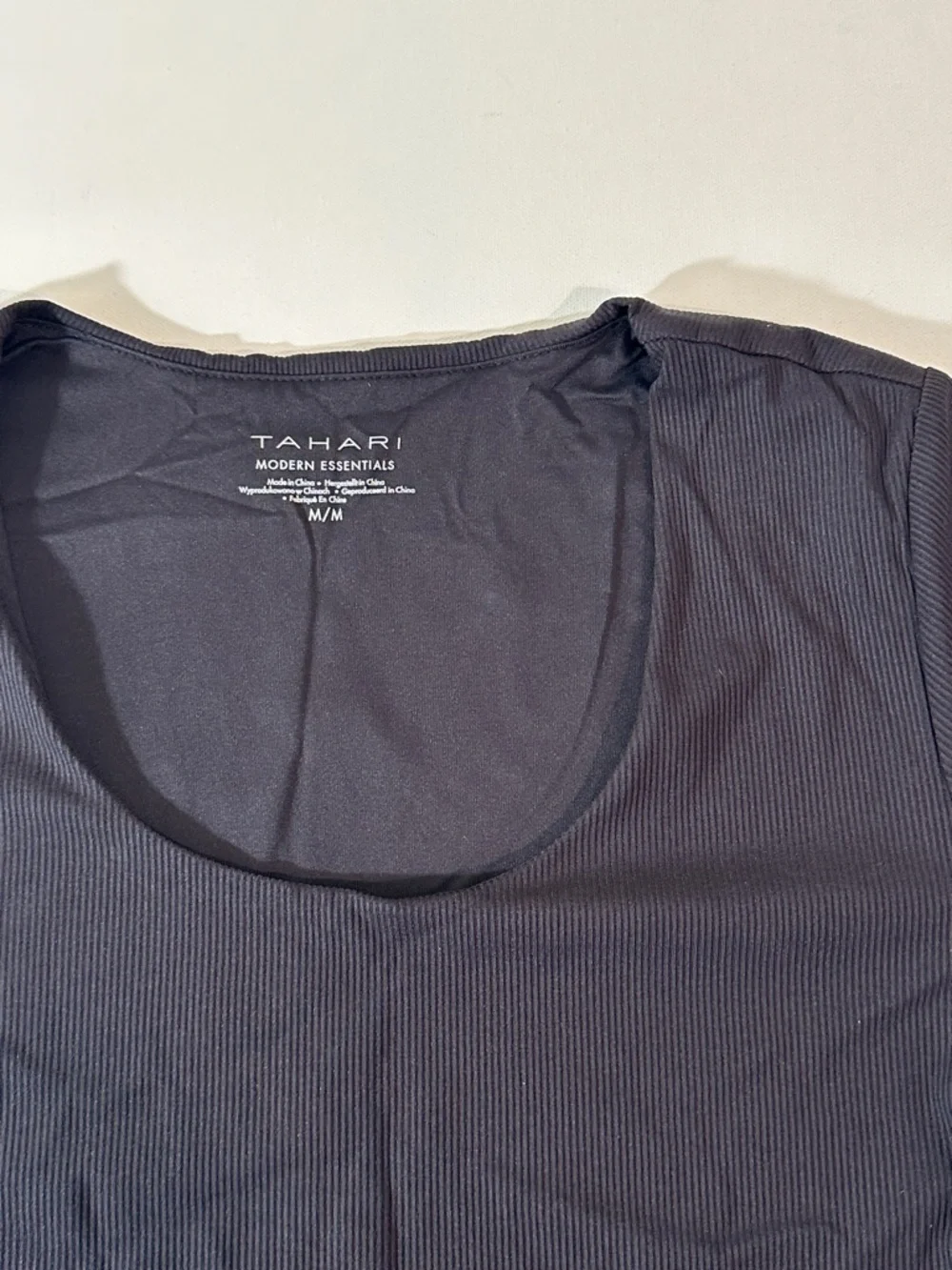TAHARI - WOMENS - RIBBED SHORT SLEEVE SHIRT - Picture 2 of 4
